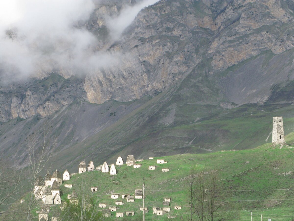 Северная Осетия,  погребальный комплекс у села Даргавс, 2016 год
