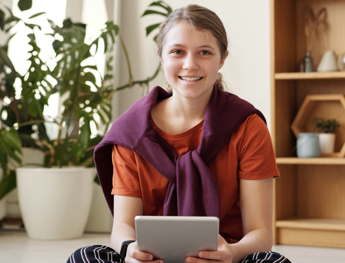 Дети часто говорят неприятные слова взрослым, чтобы защитить свое мнение. Фото автора Julia M Cameron Pexels