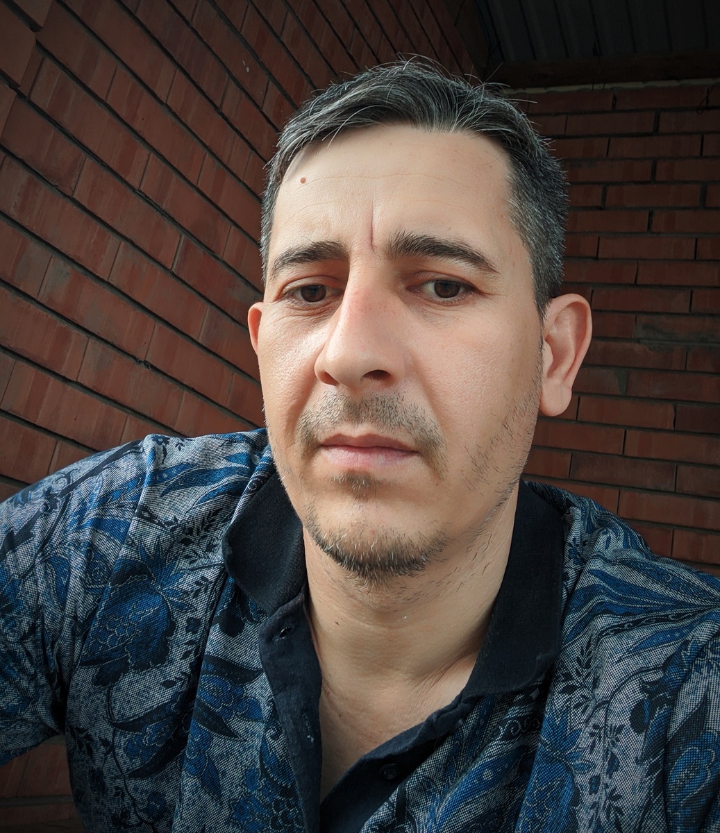 У меня всегда было такое ощущение, что мне, вечно чего-то не хватает. Каждую ночь, я, засыпал с мыслю, что я, никак не могу найти себя в этом мире. Каждую ночь. Но однажды, я понял, что на самом деле, у меня есть всё и даже больше, чем у многих моих знакомых... У меня, есть совесть!  С тех самых пор я стал счастливым человеком. 