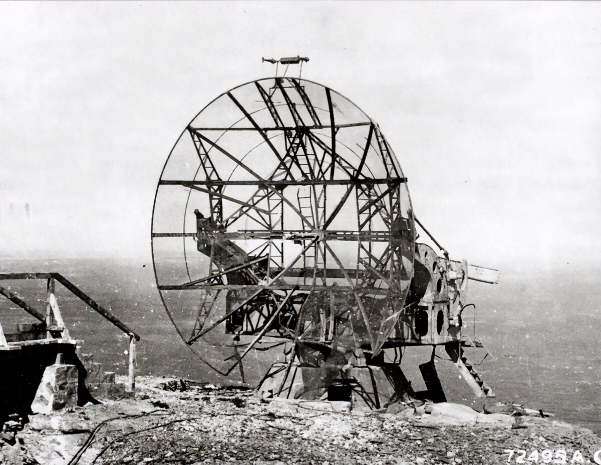 Фото: US National Archives / Немецкая наземная радиолокационная станция  FuMO 214 Würzburg-Riese