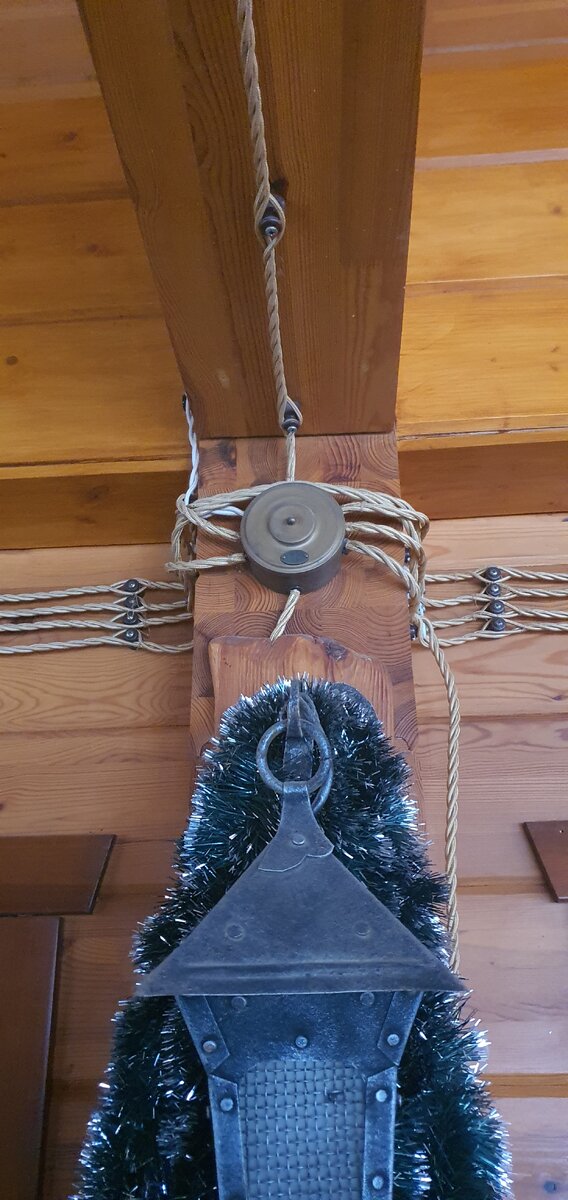 Ретро-проводка отличный вариант для домов из дерева