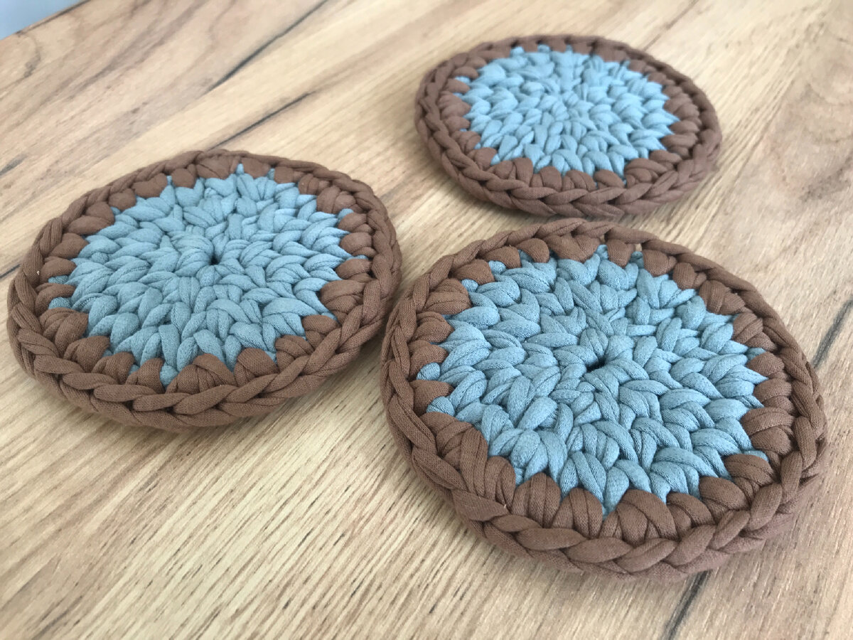 Полставки под кружки крючком из трикотажной пряжи