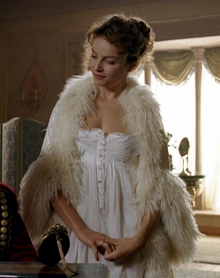 Элен Курагина из романа "Война и мир" как олицетворение человека с хорошей интуицией, но без чувствительности. 