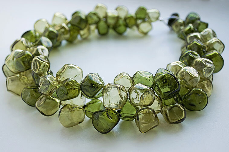  "Green grass"  30000 .