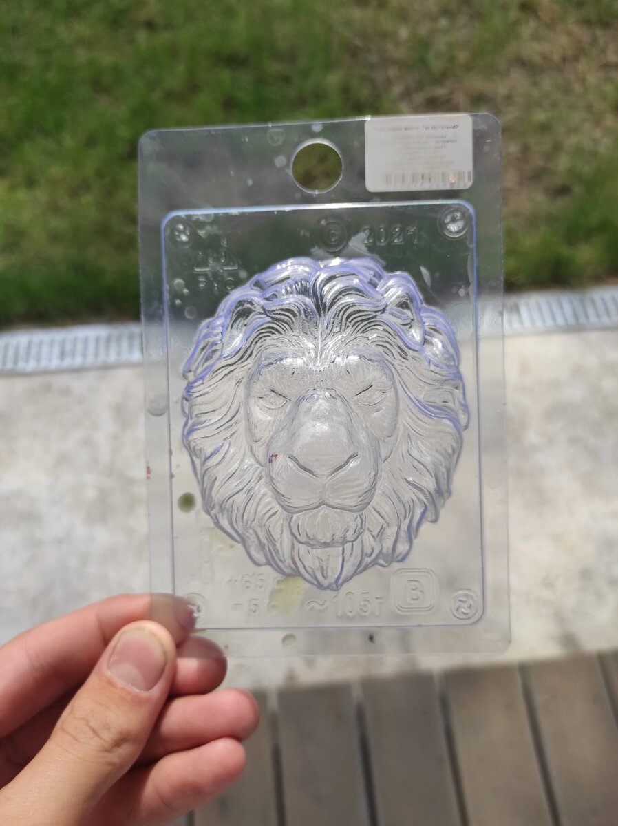 Брутальный лев