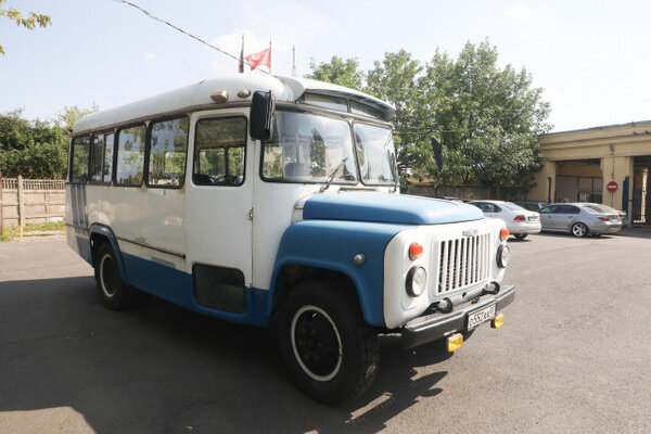 Экскурсионный автобус, построенный на базе грузовика ГАЗ-53. Фото © Газета "Петербургский дневник"