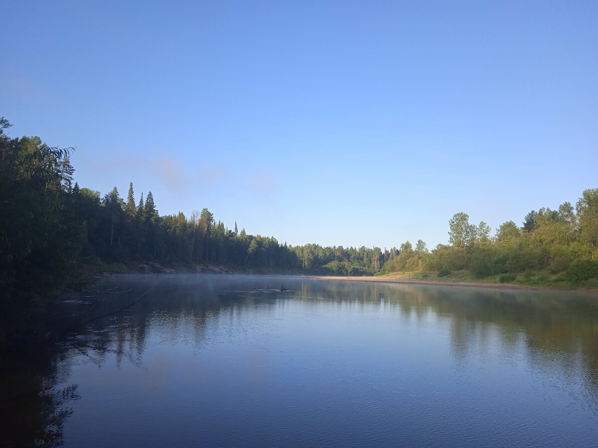 Туман «отрывается» от водной глади и рассеивается в воздухе. Фото автора.  6 час. 10 мин утра.