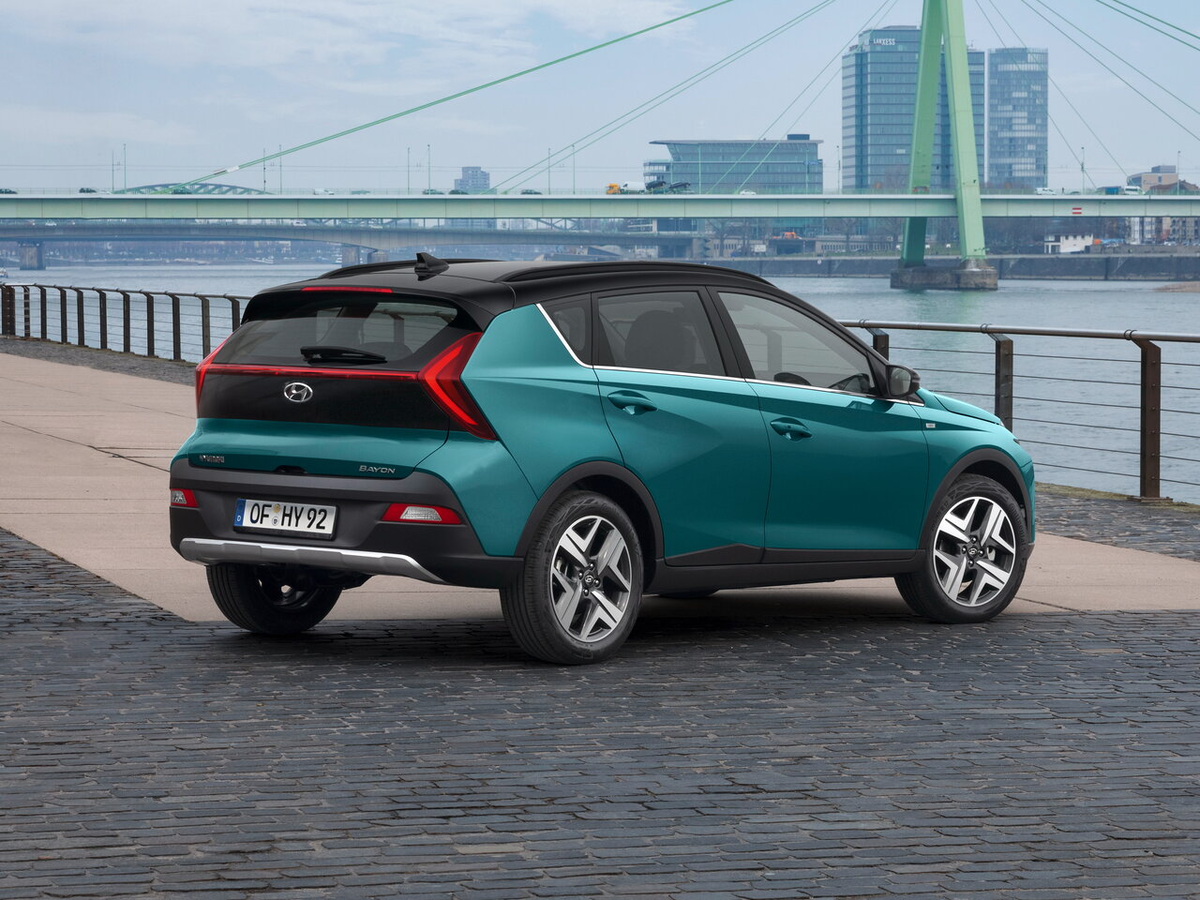 Hyundai Bayon – вид сзади 