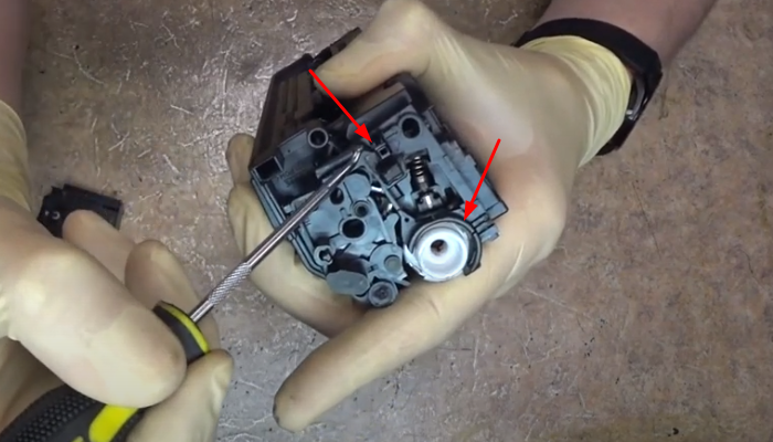 Фото 11. Отводим одну половину картриджа от другой