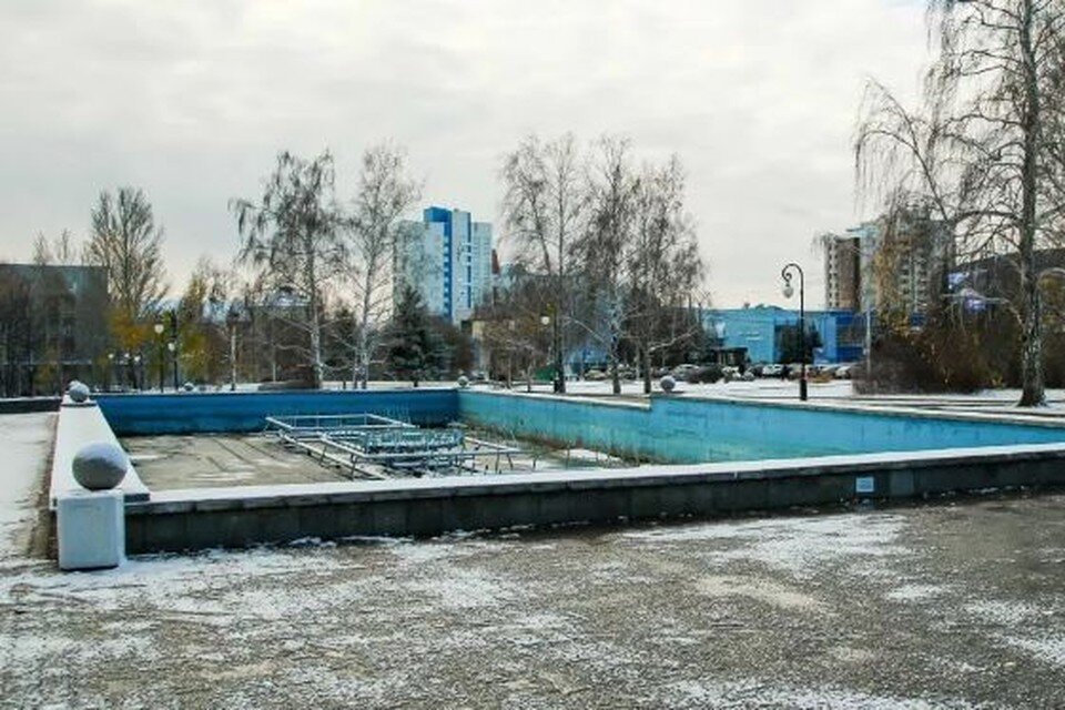     Фонтан должен был стать светомузыкальным и мог выпускать водные струи на высоту до десяти метров Виталий БАРАБАШ
