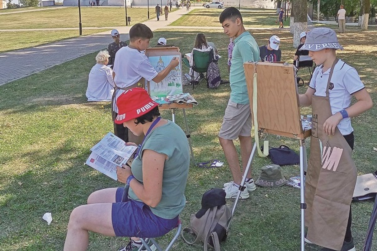    Не покладая кисти.