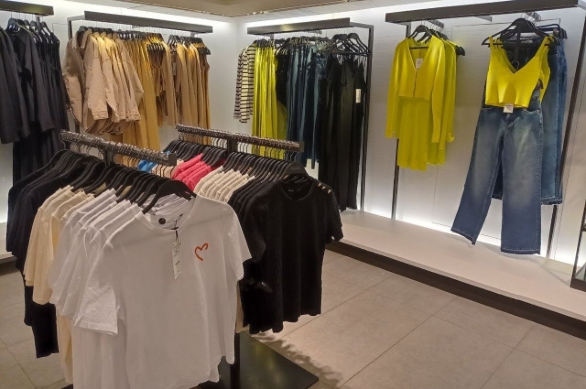    Три магазина одежды нового бренда Idol открываются в Петербурге