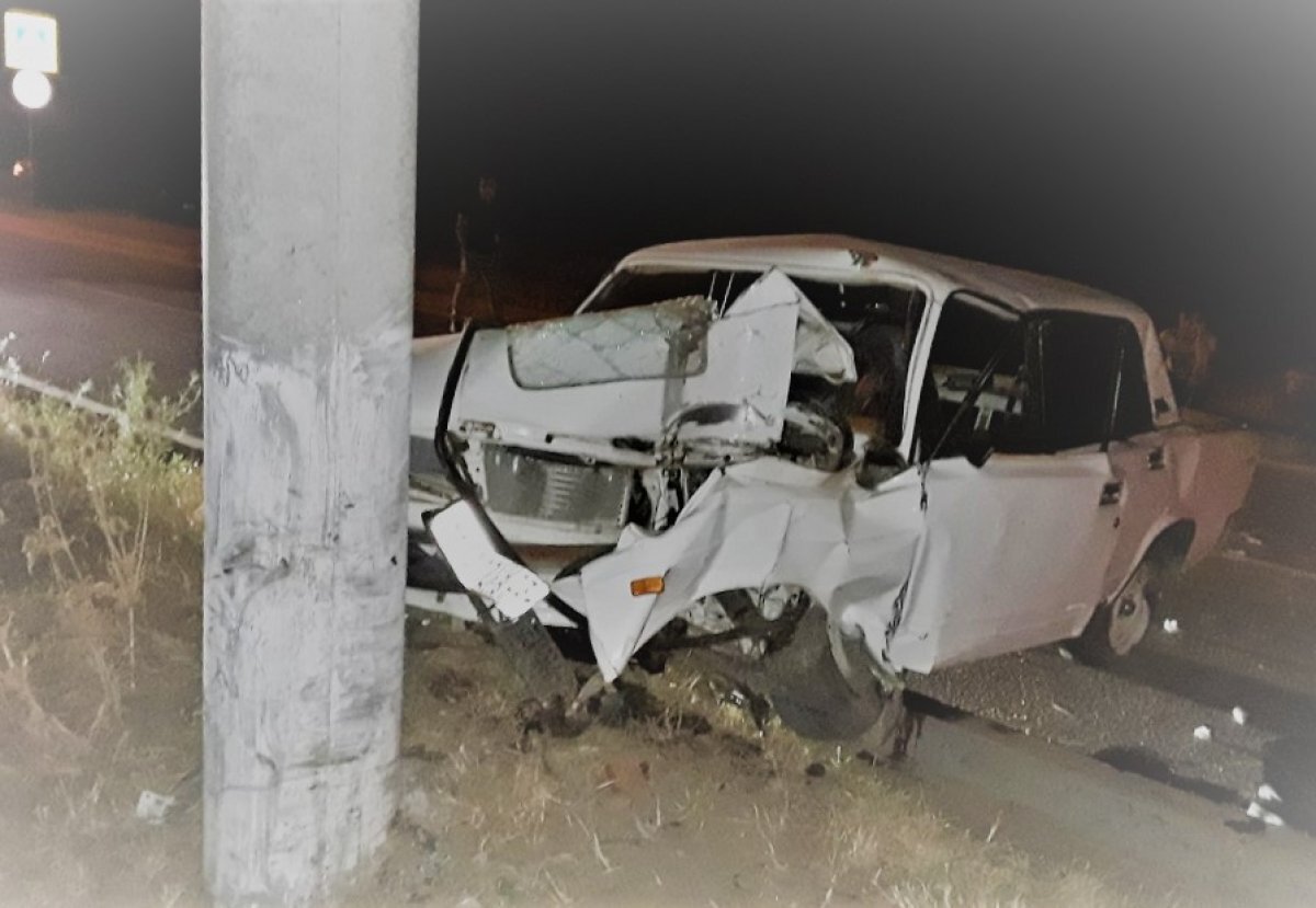    На Кубани погиб водитель врезавшейся в опору линий электропередач «семерки»