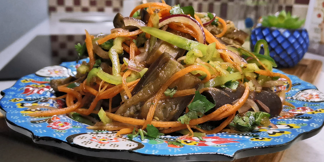 Все баклажаны пускаю на эту закуску. Вкуснота необыкновенная и готовить всего15 минут. Закуска из баклажанов по-корейски