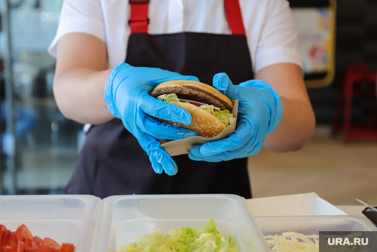    Бургеры подорожали на 10% по сравнению с прошлым годом