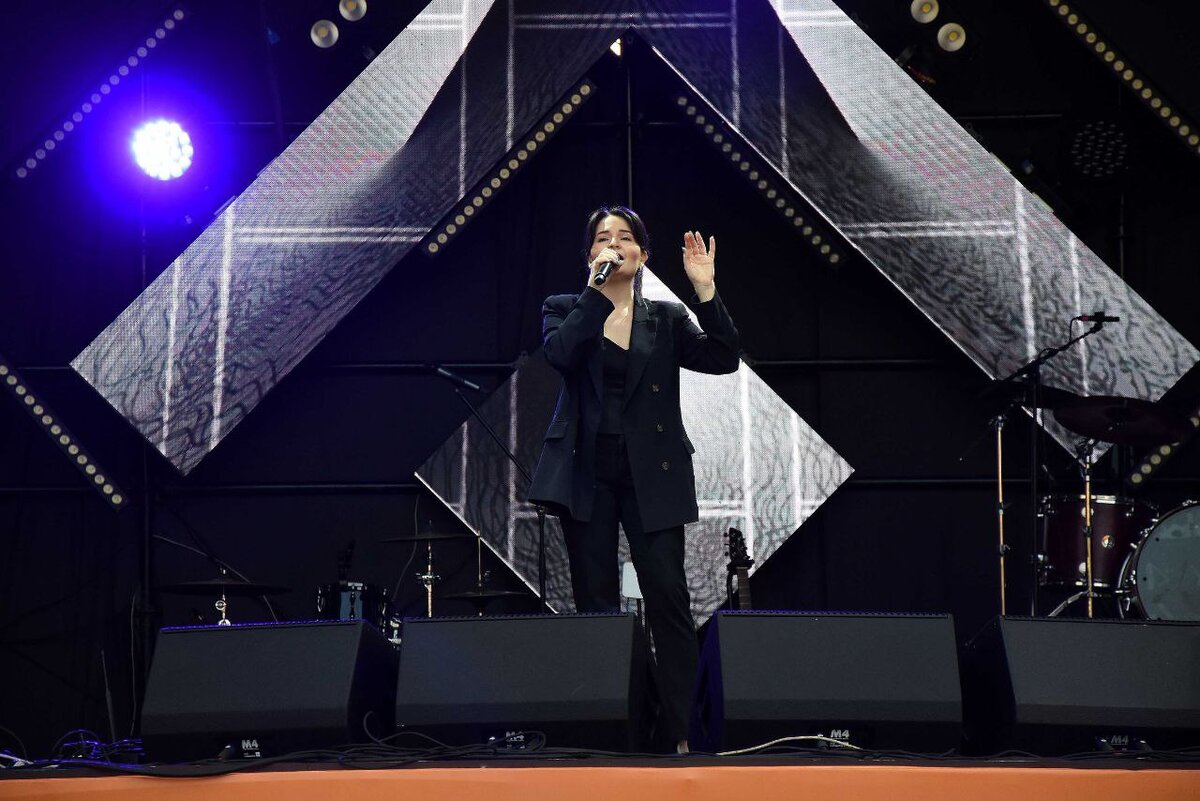  📷    В Оренбурге на площади Ленина начался праздничный концерт ко Дню города Андрей Севостьянов