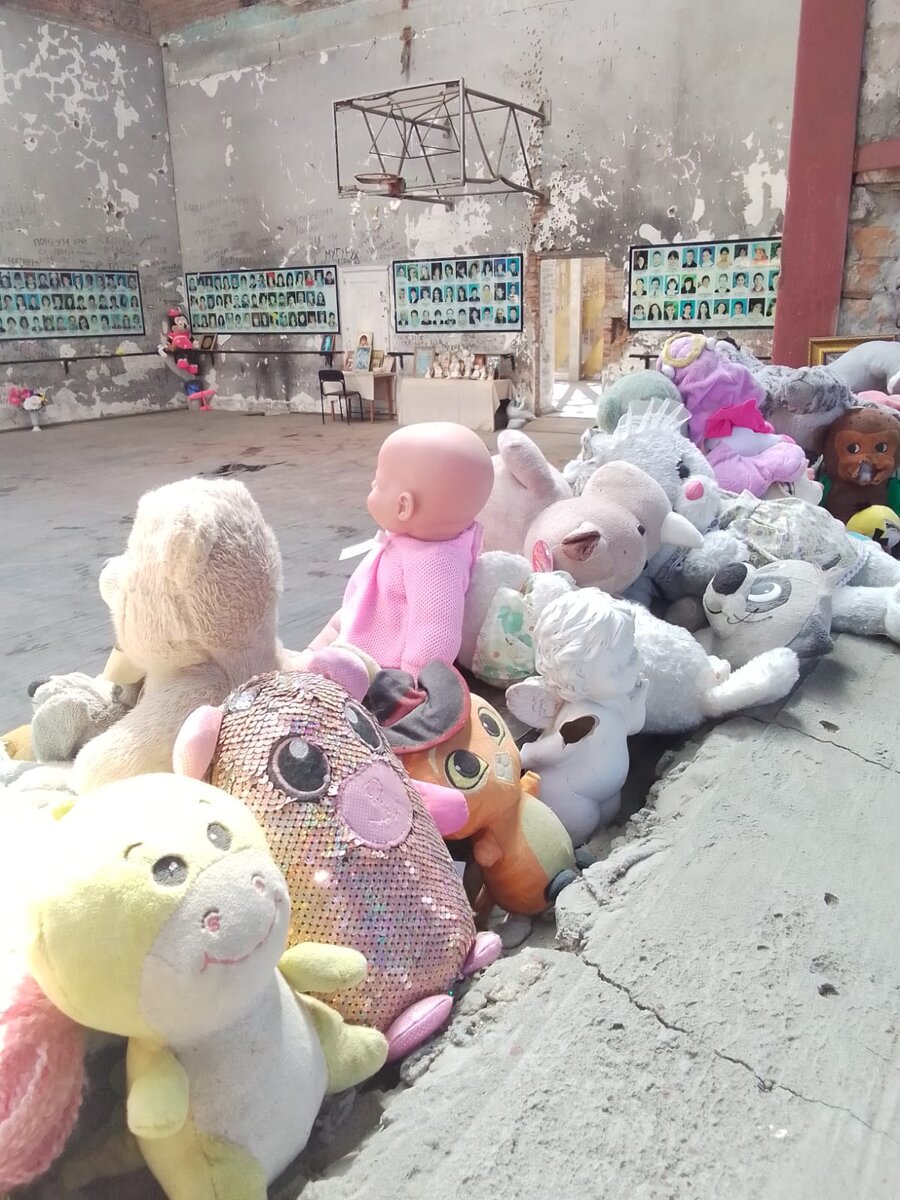 Фото снаружи..зала..