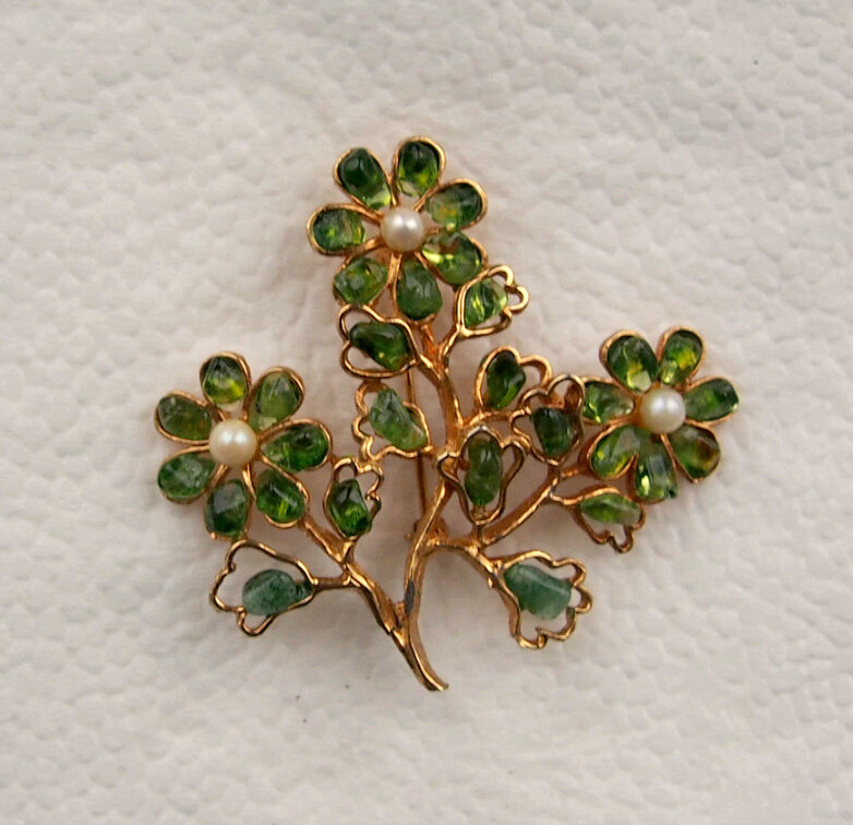 Фото автора. Брошь от компании Swoboda c хризопразами
