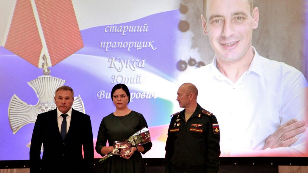     Мероприятие по передаче орденов Мужества родственникам военнослужащих, погибших при выполнении воинского долга состоялось в Триумфальном зале, сообщили в музее-панораме «Сталинградская битва».