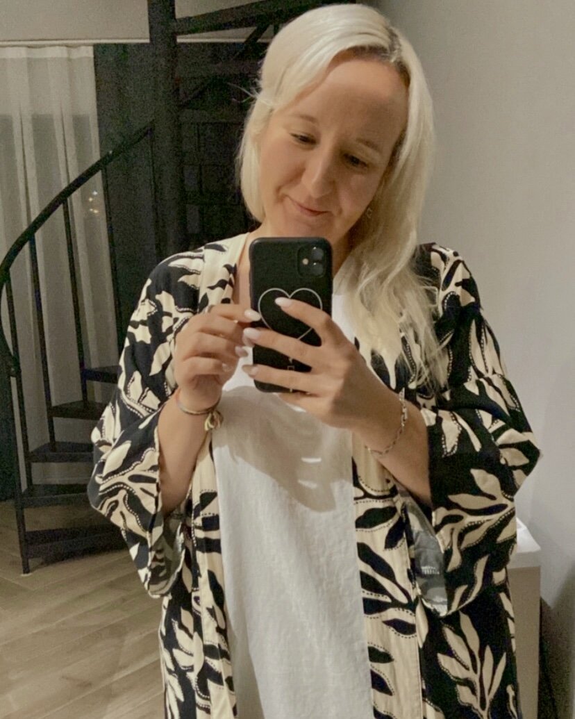 Здравствуйте, я Лена, ваш помощник по Дзену 