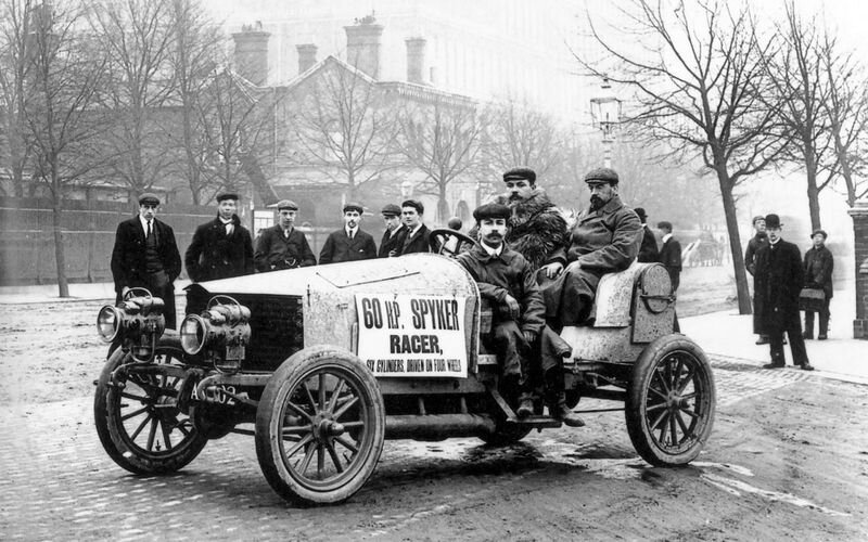 Прародитель нынешних скоростных полнопривод­ников — голландский Spyker 60/80 HP, 1903 год.