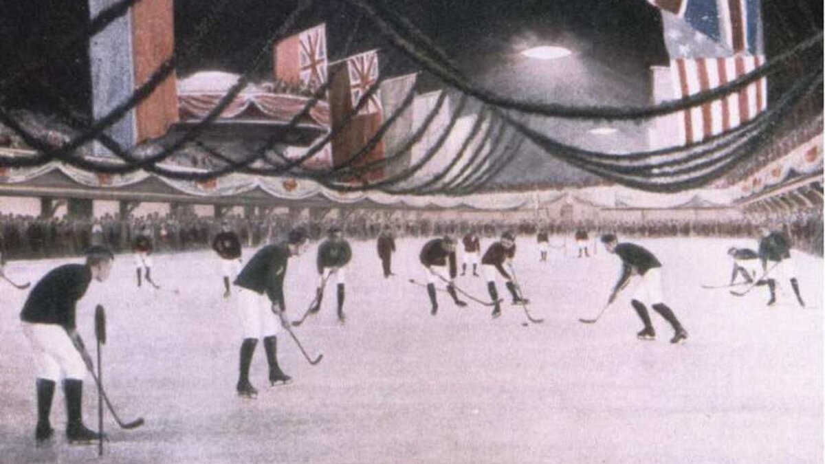 На историческом катке Виктория в Монреале состоялся первый  розыгрыш Кубка Стэнли в 1893 году.  Последний хоккейный матч на этом стадионе провели 3 марта 1925 года. Ныне в этом помещение гараж. Всего в двух кварталах находится Центр Белл, где ныне играет Монреаль Канадиенс. 