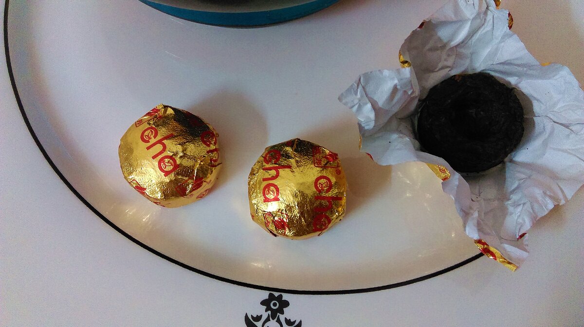 Вот такие красивые шайбочки чая, похожие на шоколадные конфеты ))