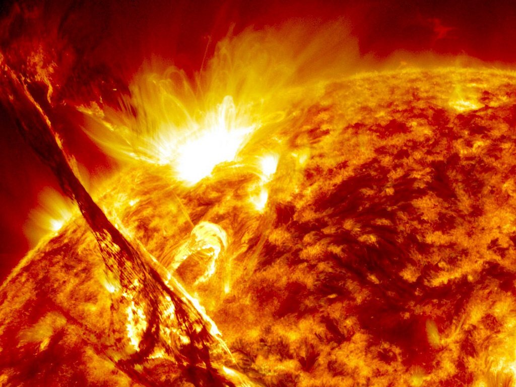 эруптивные протуберанцы. вспышка на солнце 22. взрыв солнца. Solar flare. солнце взрывается.