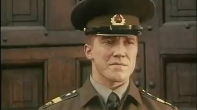 Отрывок из рекламы. Дима очень хочет помахать маме.