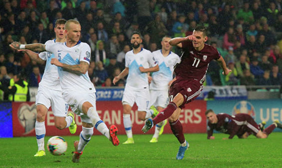 Единственный гол в матче латвийские футболисты отправили в свои ворота