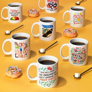 Чтобы говорить о том, как можно использовать корпоративную чашку, следует разобраться, что это. Данный сосуд представляет собой керамическую, пластиковую и даже железную кружку-заготовку. На ней нанесен специальный полимер.