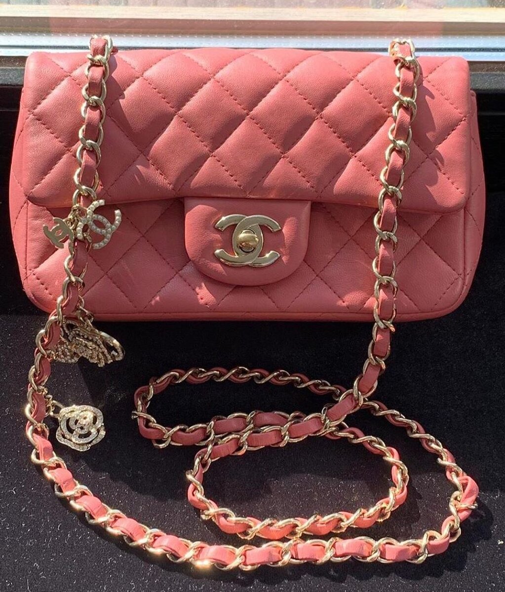 Сумка Chanel. Лимитированная коллекция в продаже на сайте luxxy.com
