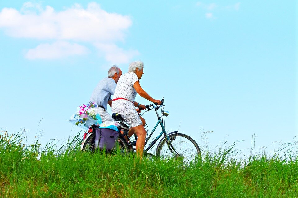 https://cdn.pixabay.com/photo/2018/07/22/05/16/person-3553814_960_720.jpg