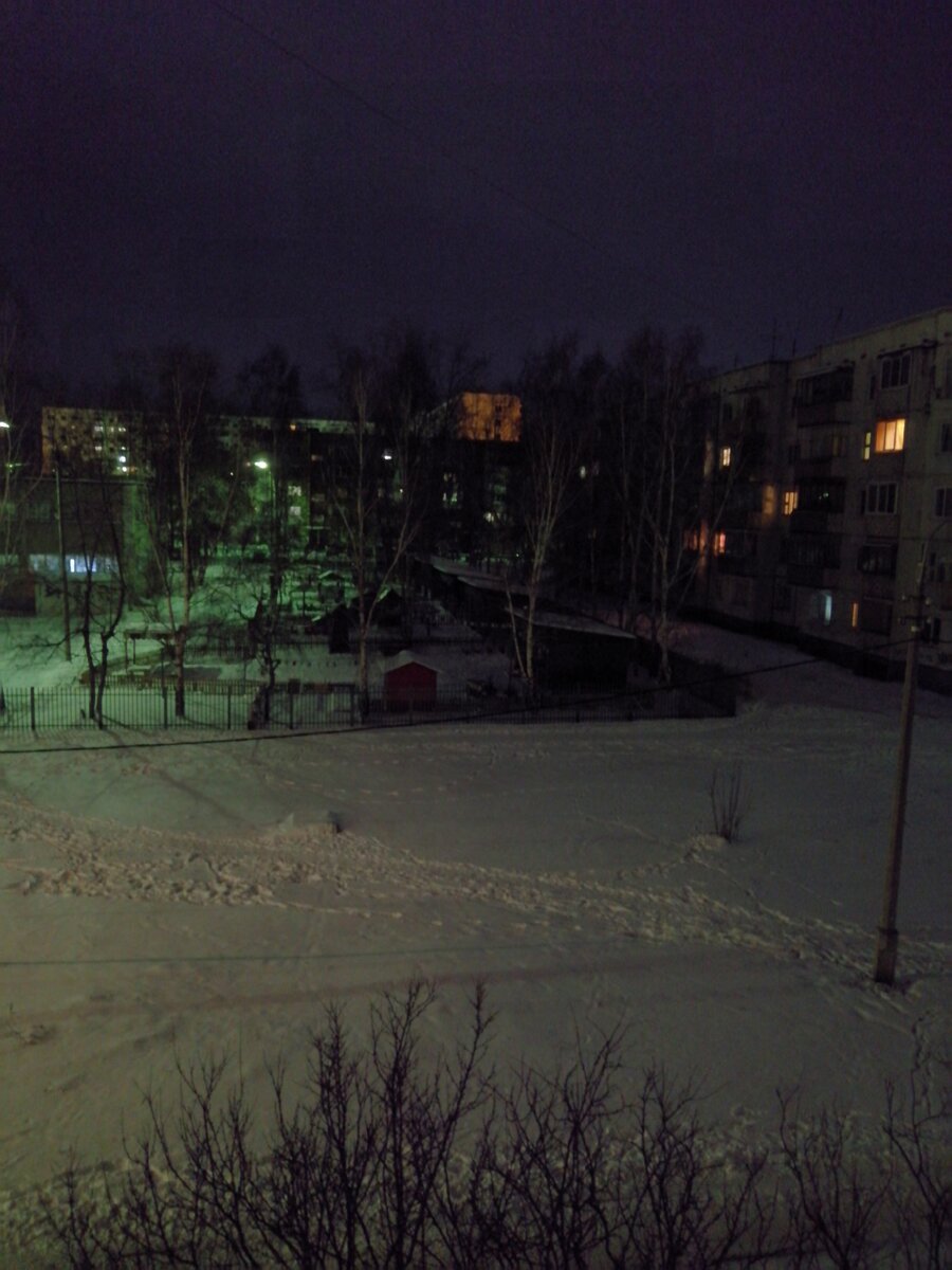 За окном) 