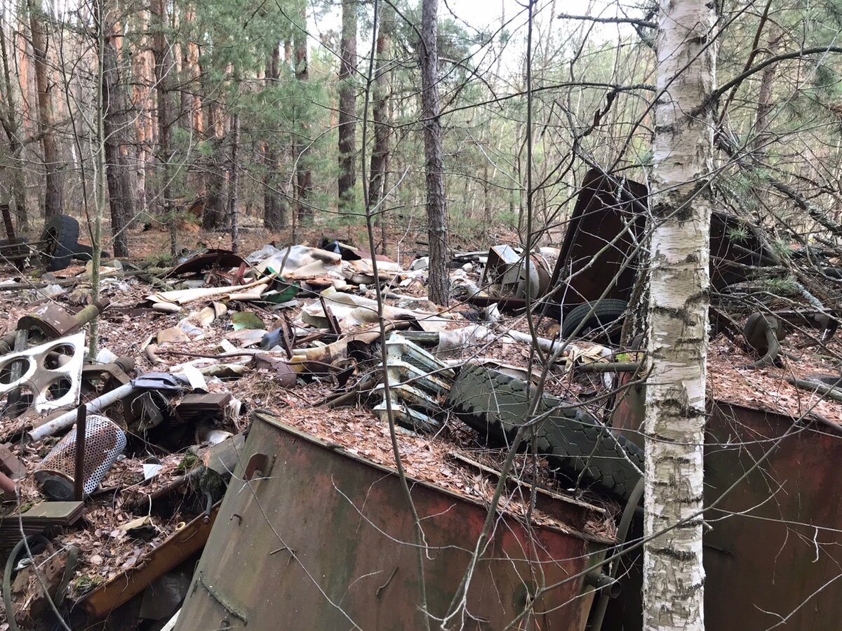 Нашел могильник для металла в Припяти. Как много в городе еще спрятано от глаз? Ранее здесь не бывал