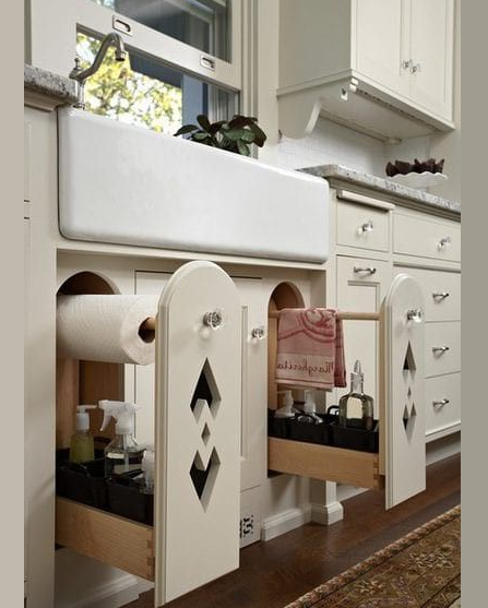 Выдвижные ящики необходимы для белой кухни