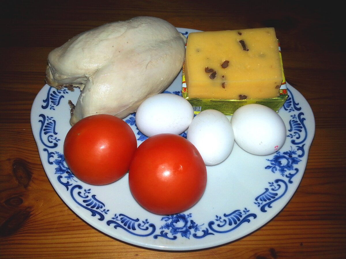 Набор продуктов для приготовления блюда из лаваша. Сыр с орехами. (фото автора)