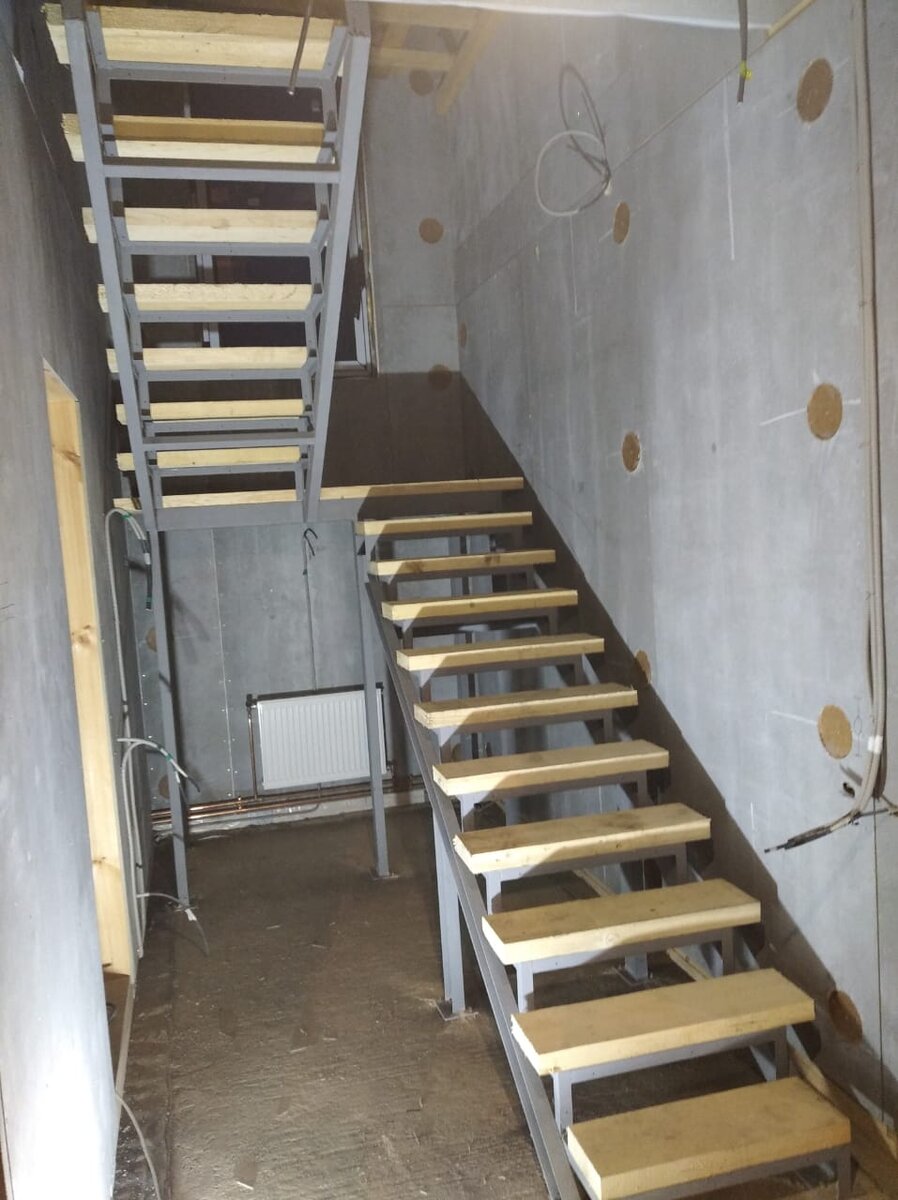 металлокаркас лестницы со временными ступенями