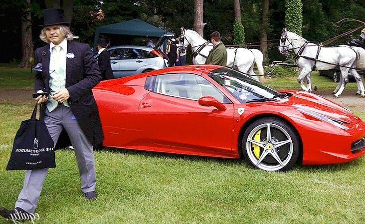 Богатый человек и Ferrari