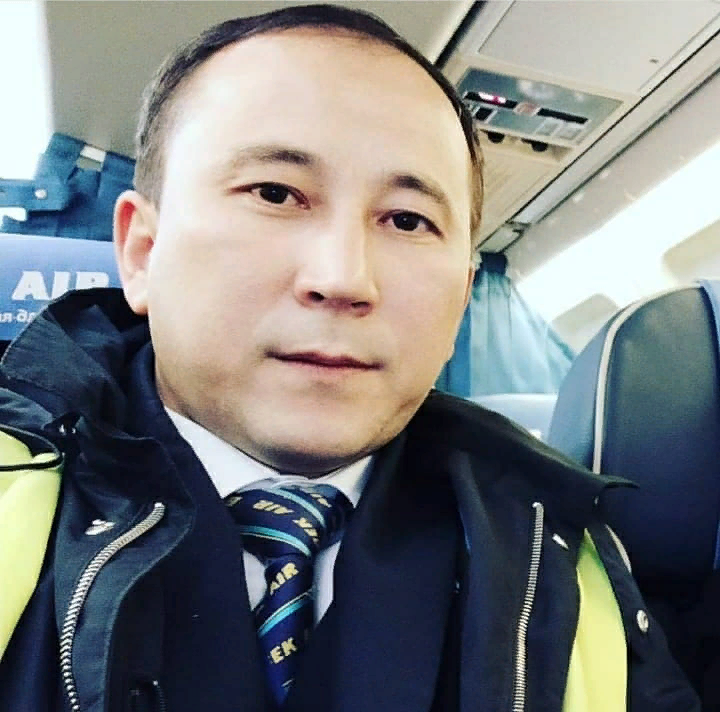 Казахстанский самолет с 98 человек на борту разбился вскоре после взлета, погибли  12 человек, а 49 были госпитализированы с различными травмами. 
