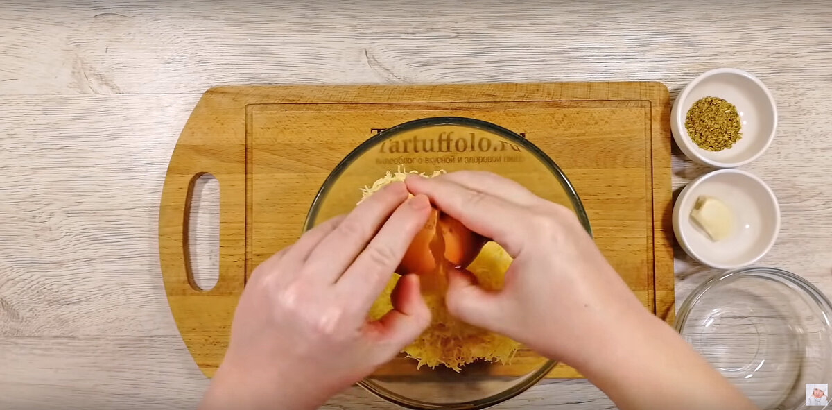 Нежные, ароматные творожно-сырные палочки за 20 минут понравятся абсолютно всем!