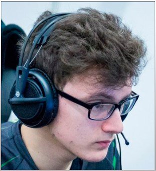 . • Родился: Иордания. • Полное имя: Amer al-Barqawi. • Псевдонимы: "Miracle_jr", "123", "M-God" . • Другое: Мама у него полька, а отец иорданец. В доту начал играть с 12 лет. Имеет двойное гражданство. Крутой челик.