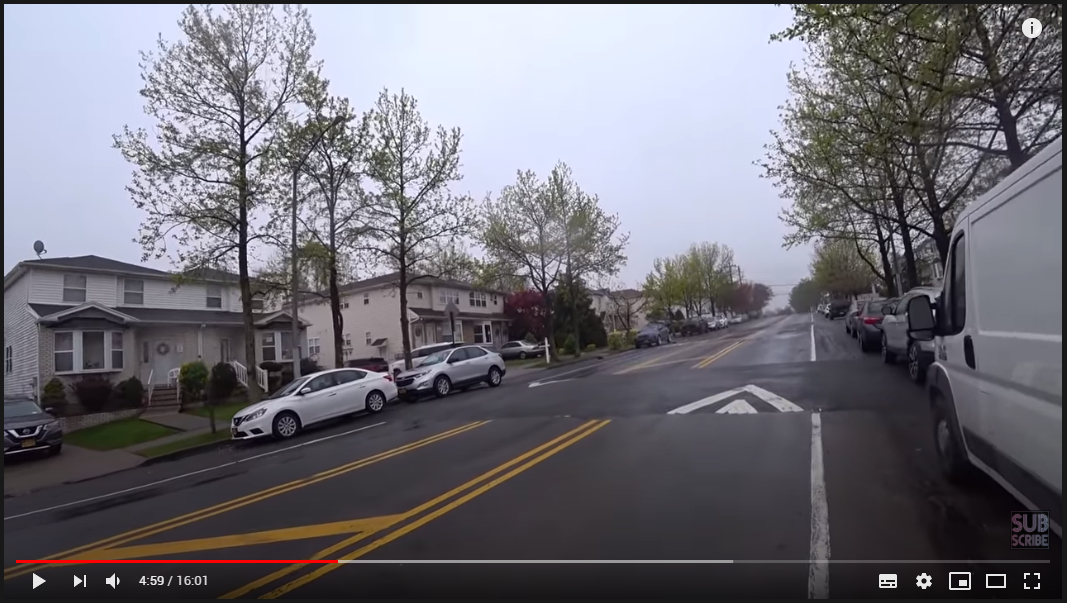 На улицах пусто.