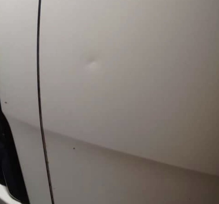 Попадание камня . 