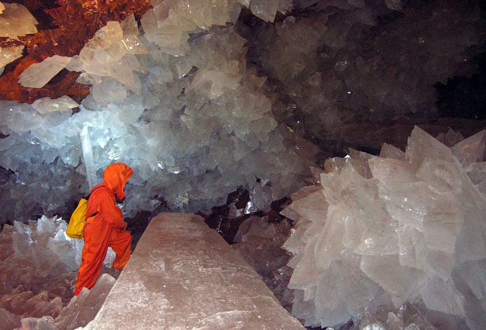 Кристалл шахты. Пещера кристаллов гигантов в Мексике. Куэва-де-Лос-Кристалес (пещера кристаллов). Пещера кристаллов (Cueva de los cristales), Мексика. Пещера Куэва де Лос Кристалес.