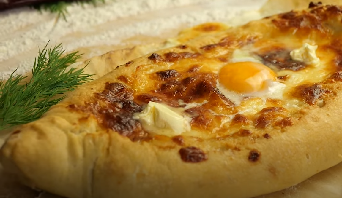 Хачапури по-аджарски, приятного аппетита!