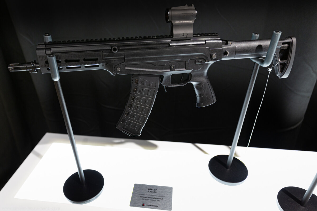 АМ-17 на выставке "Армия 2020". Вид с левой стороны. Приклад приведён в максимально короткое положение.
