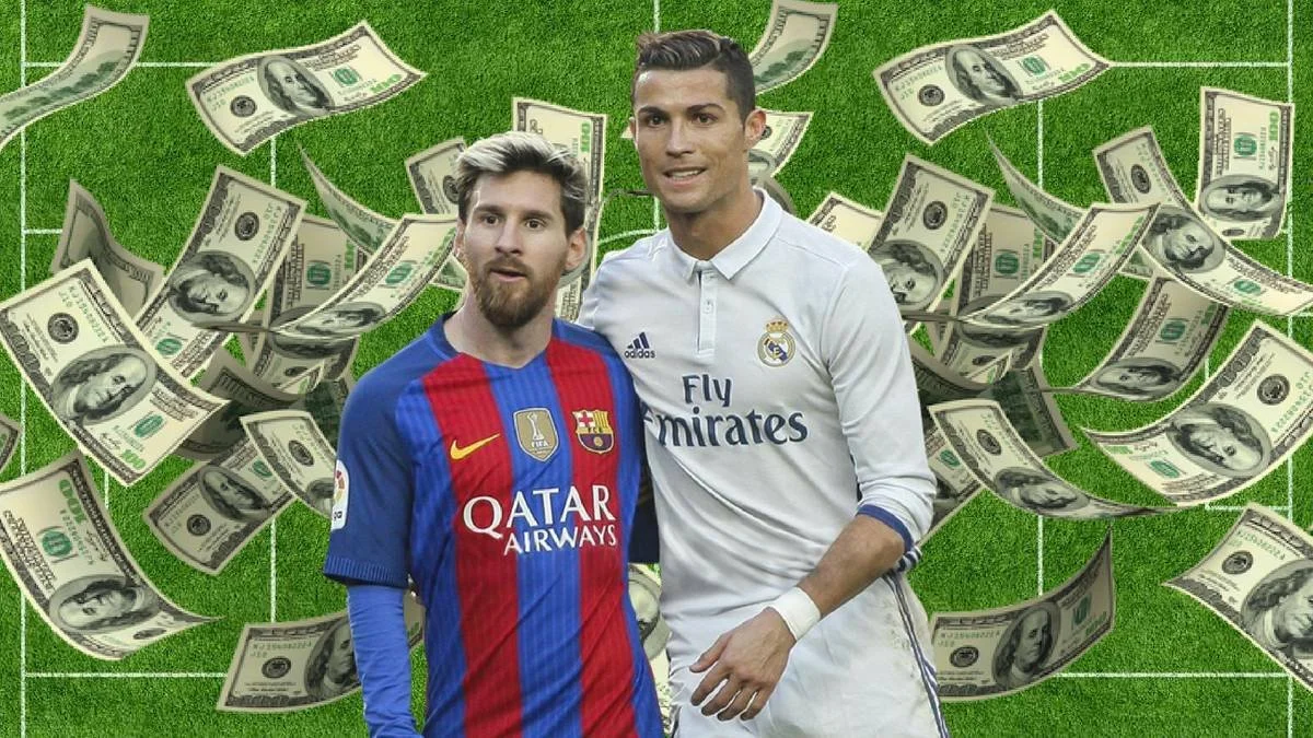 Деньги футболистов. Cristiano Ronaldo and Messi. Криштиану Роналду с деньгами. Футболист с деньгами. Месси деньги.