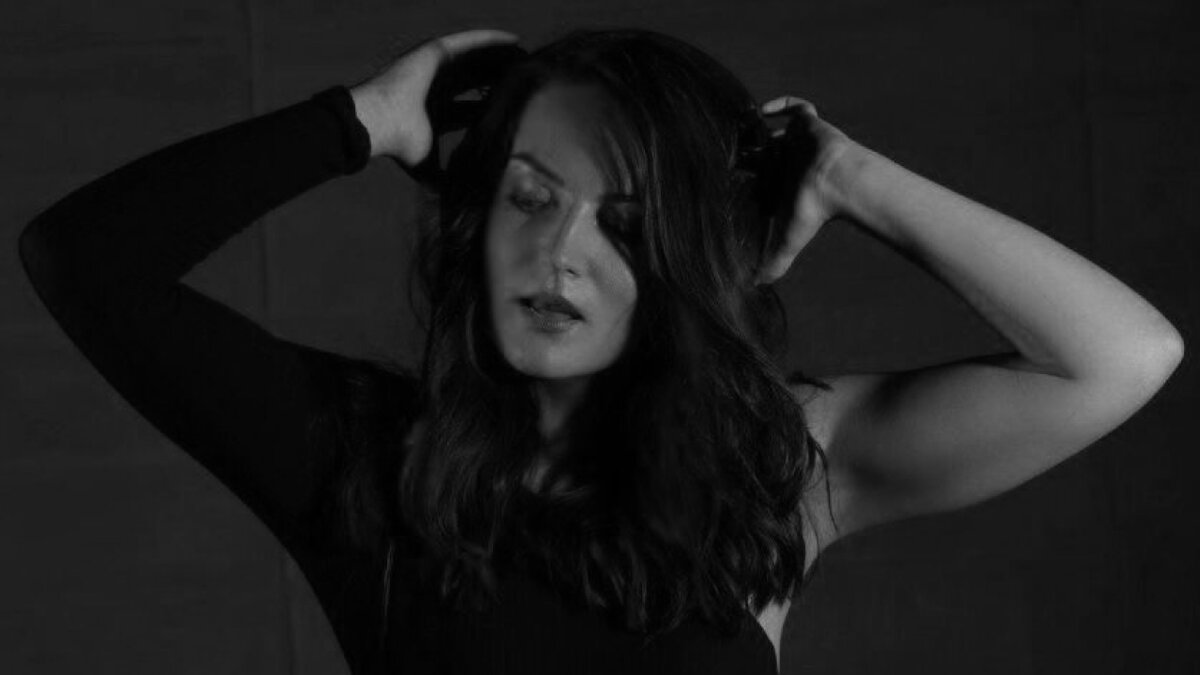 Наталия Карпова - профессиональный звукорежиссёр, мультиинструменталист, композитор, преподаватель этнической перкуссии в школе baraband_drive, автор этно-электронного проекта Sol8. 