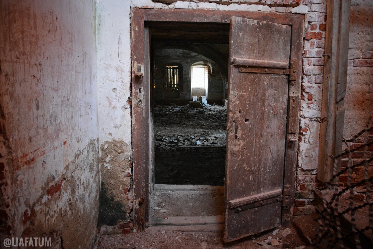 Дверь в Смоленскую церковь